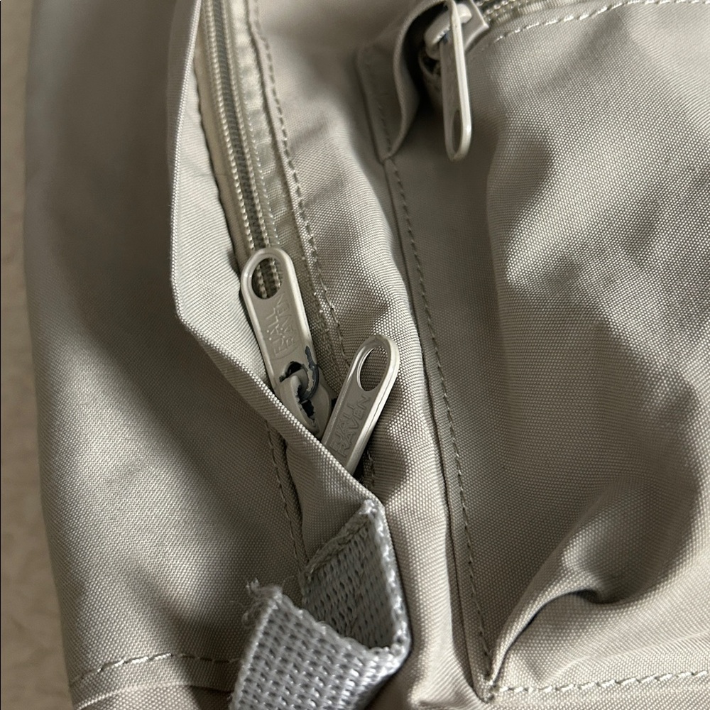 Fjallraven Kanken Classic Backpack - Picture 5 of 13